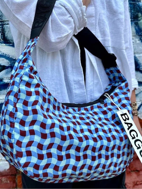 BAGGU Handbags - BAGGU Rare Wavy Gingham Crescent Bag [Adjustable Strap]